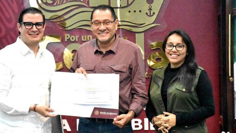 Gobierno municipal repara trinchera del drenaje en calles del centro de Frontera