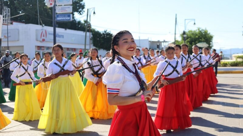 Tenosique celebra el 115 aniversario de la Revolución Mexicana con un vibrante desfile cívico