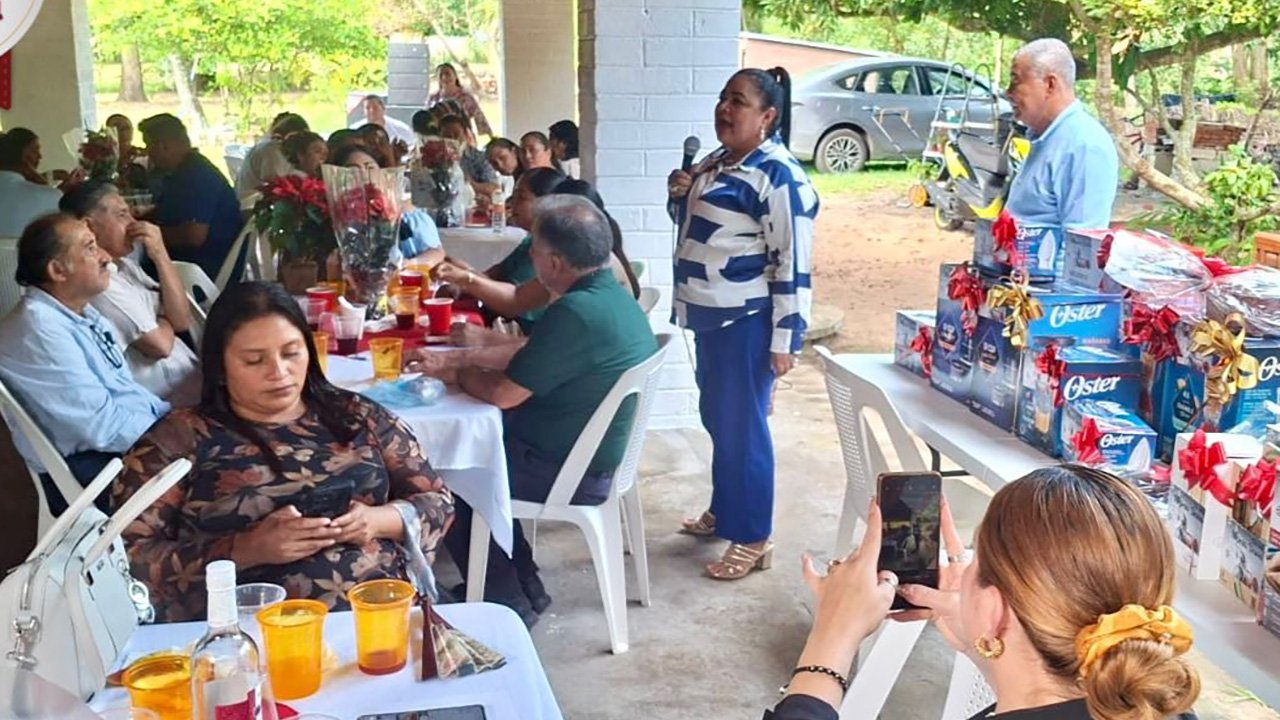 Gobierno Municipal apoya la tradicional posada del plantel No. 18 del Colegio de Bachilleres
