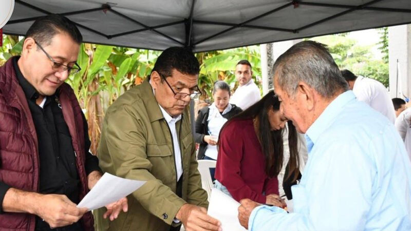 Presentes Saúl Armando Rodríguez y Javier May en la audiencia del pueblo del Ayuntamiento de