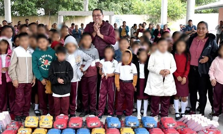 Saúl Armando Rodríguez visita la escuela Gral. Ignacio Allende para iniciar la construcción de