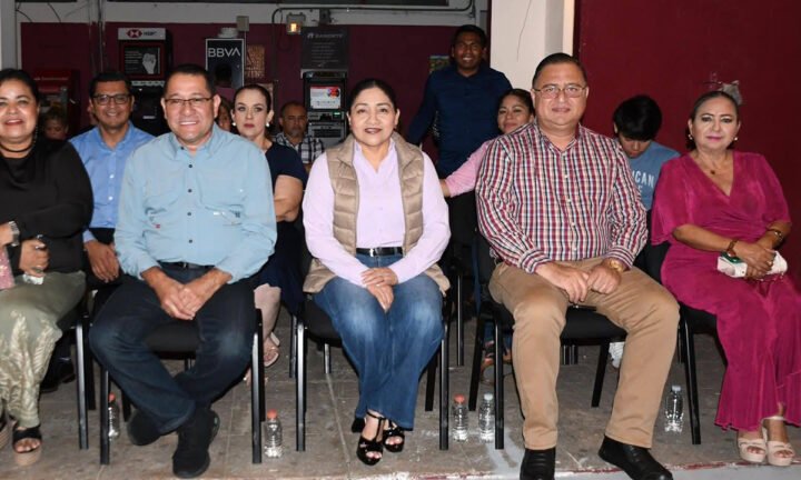 Gobierno de Centla en amistoso de béisbol entre Tigrillos Veteranos y Petroleros de Paraíso