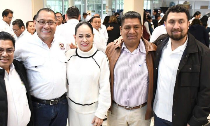 Ayuntamiento de Centla entrega actas condonadas a vecinos de Ignacio Zaragoza