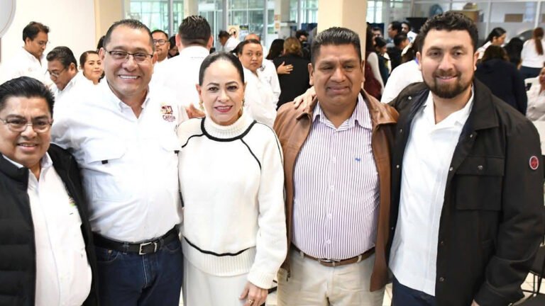 Ayuntamiento de Centla entrega actas condonadas a vecinos de Ignacio Zaragoza