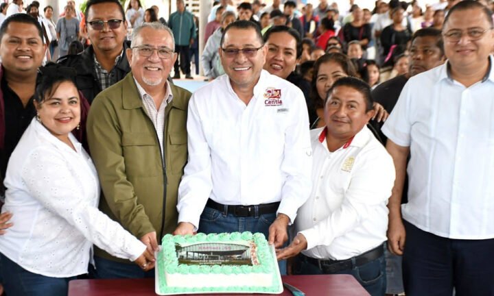 Saúl Armando Rodríguez Rodríguez inaugura cancha de usos múltiples en el EMSAD de Centla