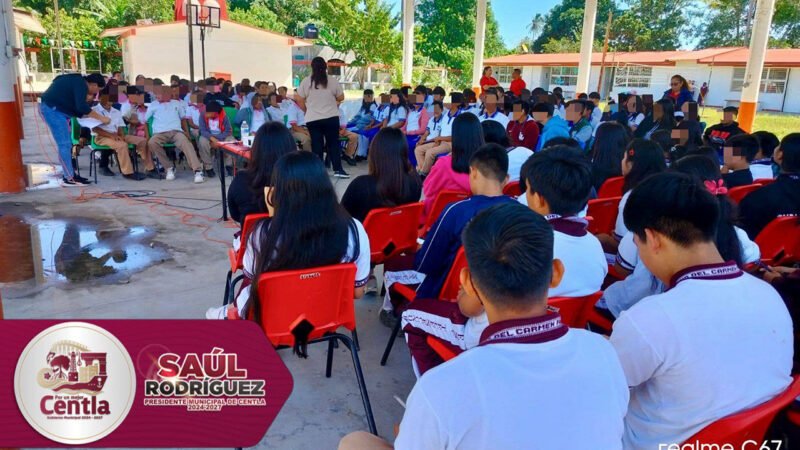 Difusión de plática sobre prevención del embarazo y buen trato en escuelas de Centla
