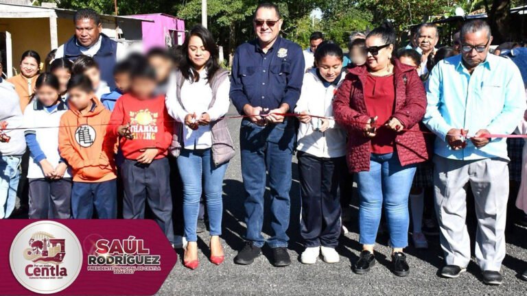 Saúl Armando Rodríguez Rodríguez inaugura tres calles en el ejido La Estrella, Centla