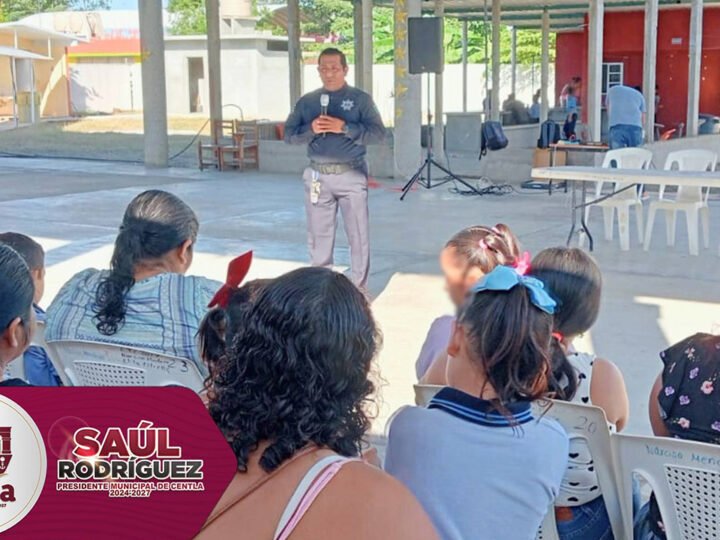Gobierno de Centla realiza charla sobre comunicación familiar en la escuela primaria Narciso