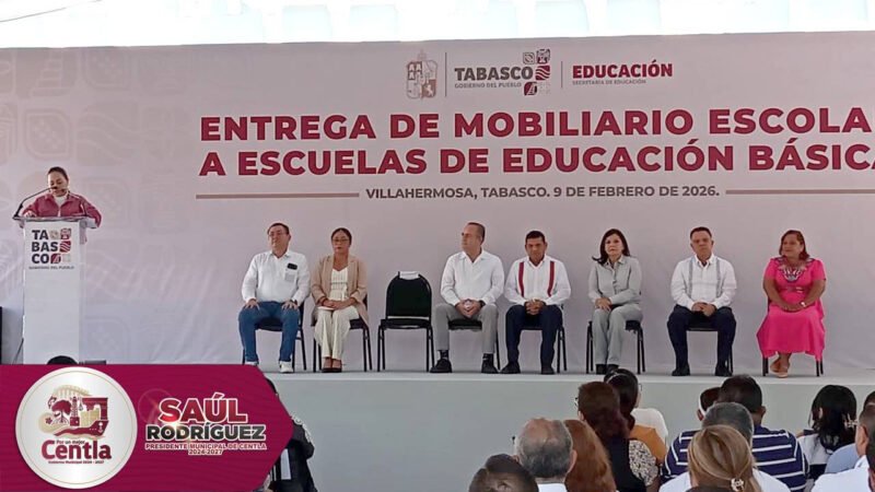 Gobierno municipal de Centla en el banderazo de salida para distribución de mobiliario escolar