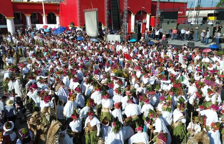 La danza del pochó resalta la identidad en el carnaval de Tenosique 2026