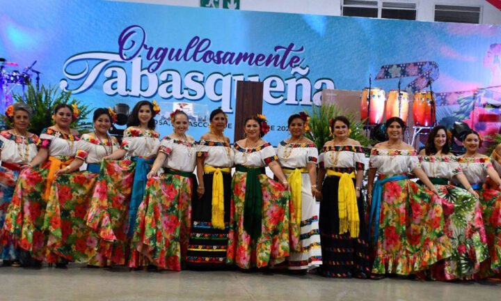 La presidenta honoraria del DIF de Centla asistió al evento Orgullosamente Tabasqueña en