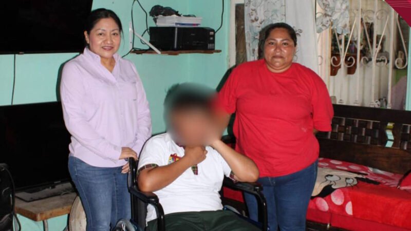 Entrega de apoyos del DIF Municipal a comunidades de la Ciudad de Frontera en Centla