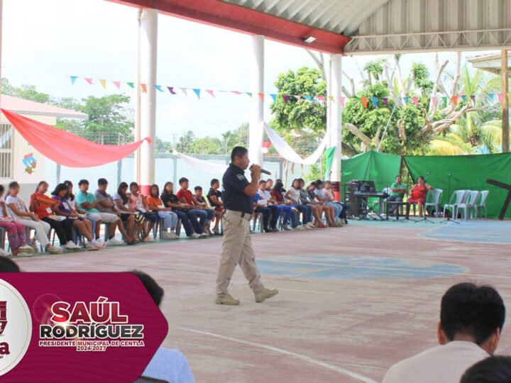 Seguridad Pública realiza charla sobre prevención de adicciones y comunicación familiar en