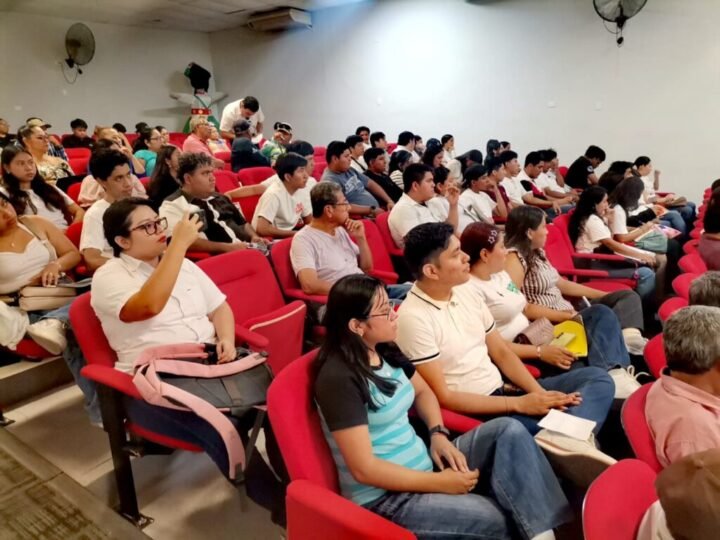 Tenosique informa a empresarios sobre bajas en el IVA e ISR en la zona fronteriza