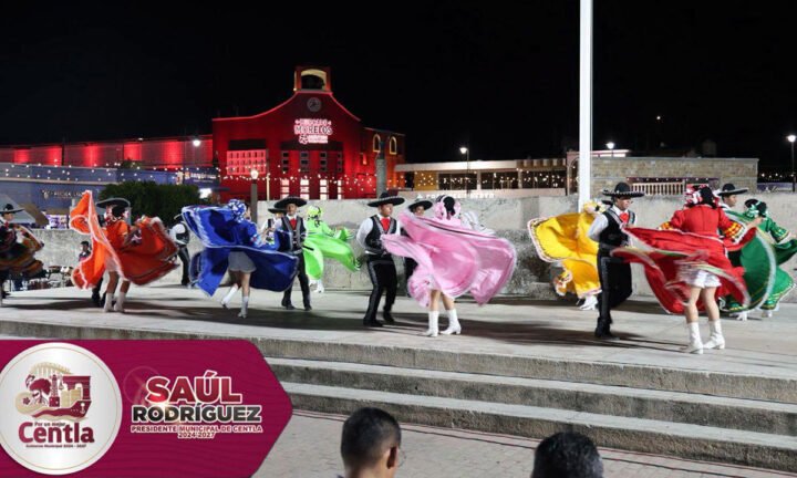 Gobierno de Centla entrega pollitos a ejidos Luis Echeverría y El Palmar